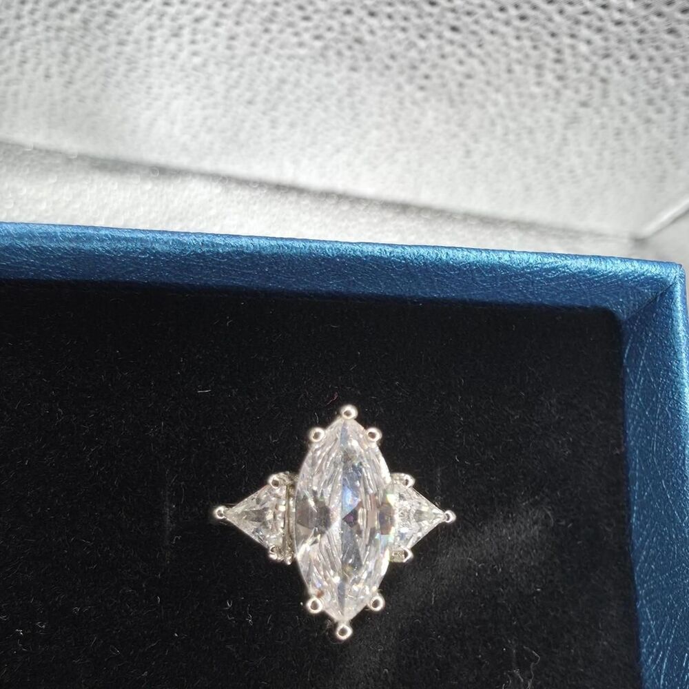 Unbranded Women's Silver and White Jewellery